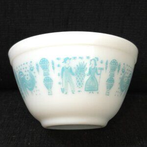 Pyrex Turquoise Blue and White 401 Amish Butterprint Mixing Bowl - 1- 1/2 Pint